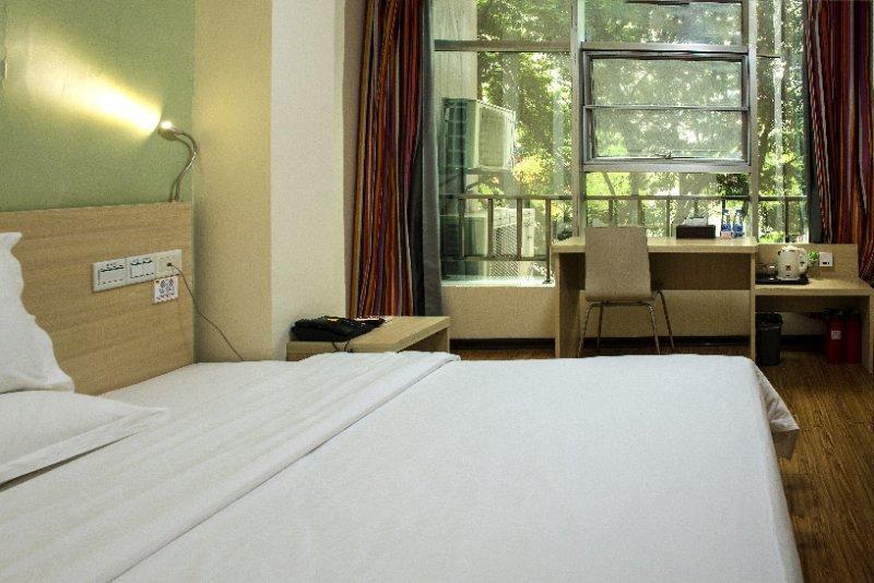 E+ Hotel Guangzhou Baixin Branch Экстерьер фото