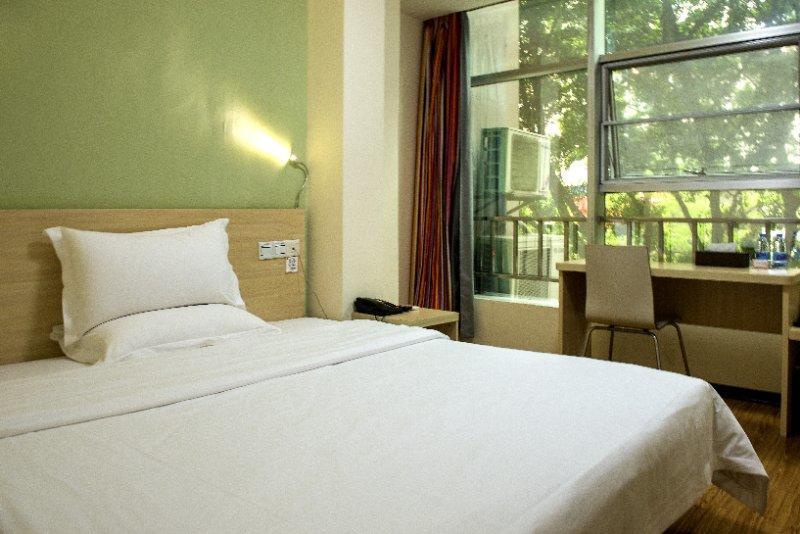E+ Hotel Guangzhou Baixin Branch Экстерьер фото